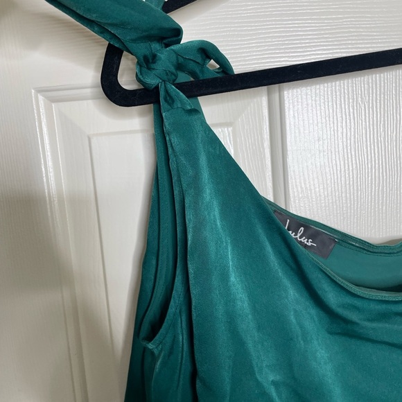 Lulu’s Emerald Green One Shoulder Jumpsuit | XS - Picture 6 of 11